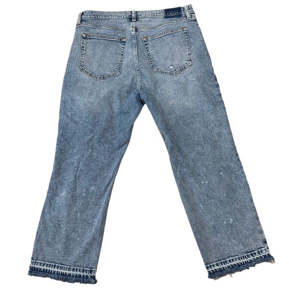 Abercrombie & Fitch Ultra High Rise Light Wash Distressed Cropped Jeans - Picture 3 of 9